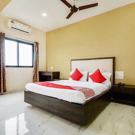 Oyo 48352 Hotel Bhagyalaxmi Kāla Kültér fotó