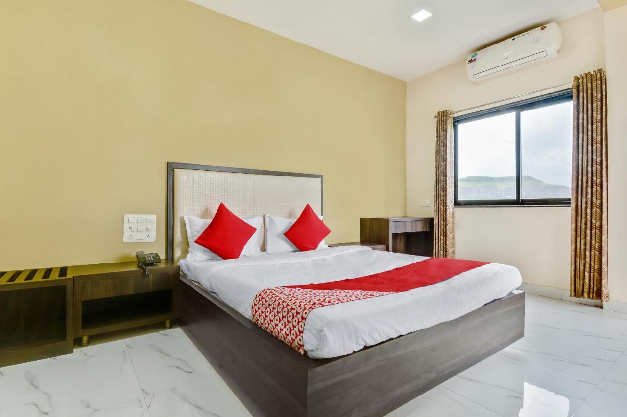 Oyo 48352 Hotel Bhagyalaxmi Kāla Kültér fotó