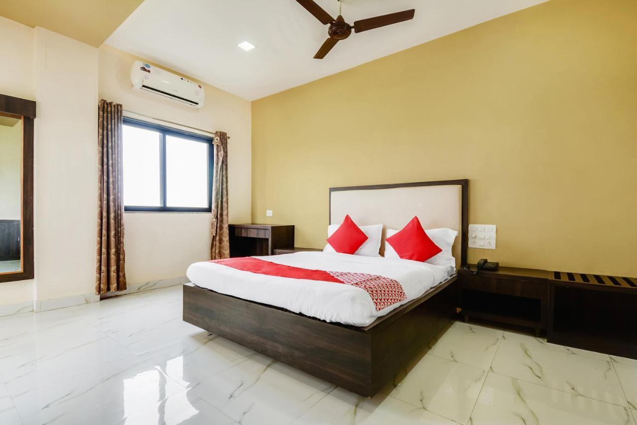 Oyo 48352 Hotel Bhagyalaxmi Kāla Kültér fotó