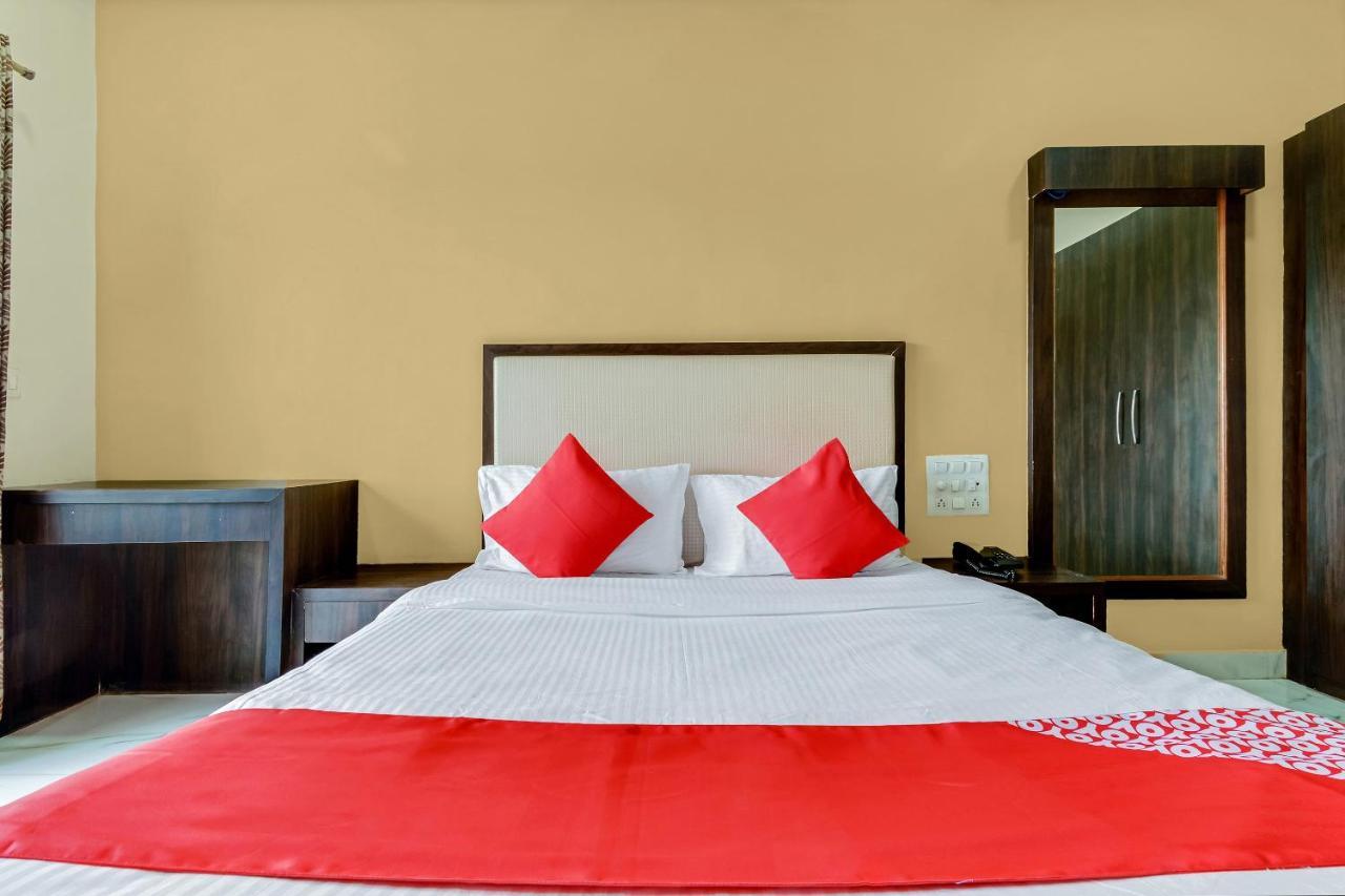 Oyo 48352 Hotel Bhagyalaxmi Kāla Kültér fotó