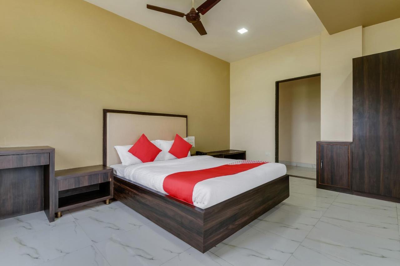 Oyo 48352 Hotel Bhagyalaxmi Kāla Kültér fotó