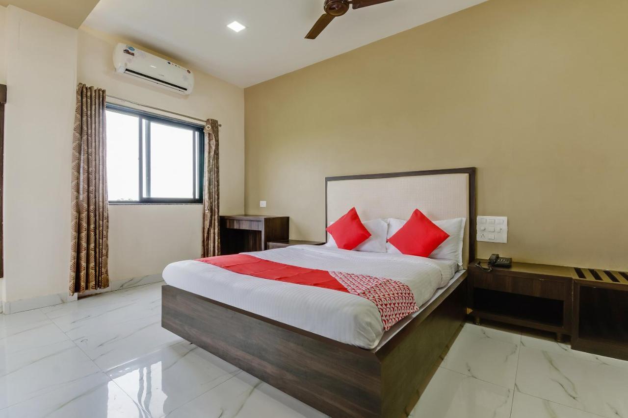 Oyo 48352 Hotel Bhagyalaxmi Kāla Kültér fotó