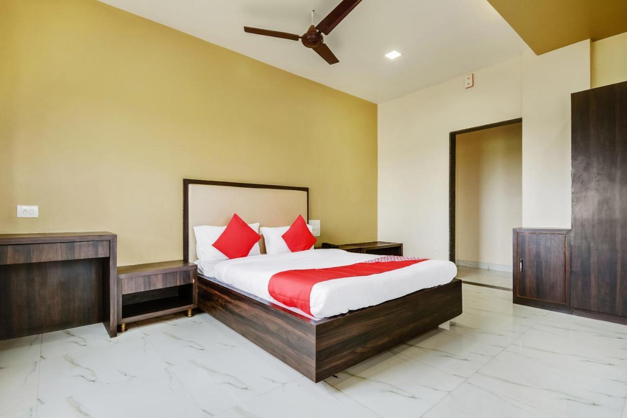 Oyo 48352 Hotel Bhagyalaxmi Kāla Kültér fotó