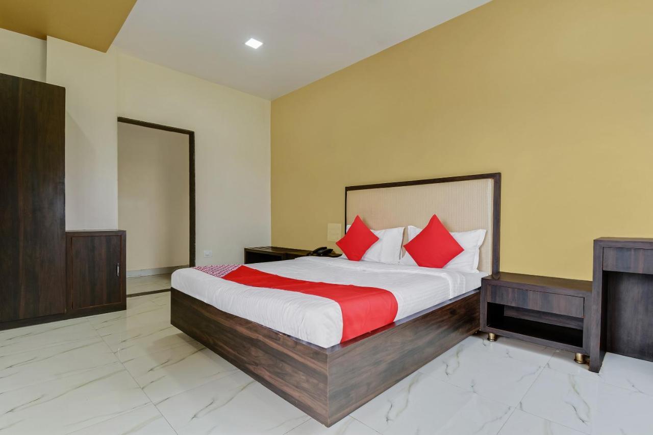 Oyo 48352 Hotel Bhagyalaxmi Kāla Kültér fotó