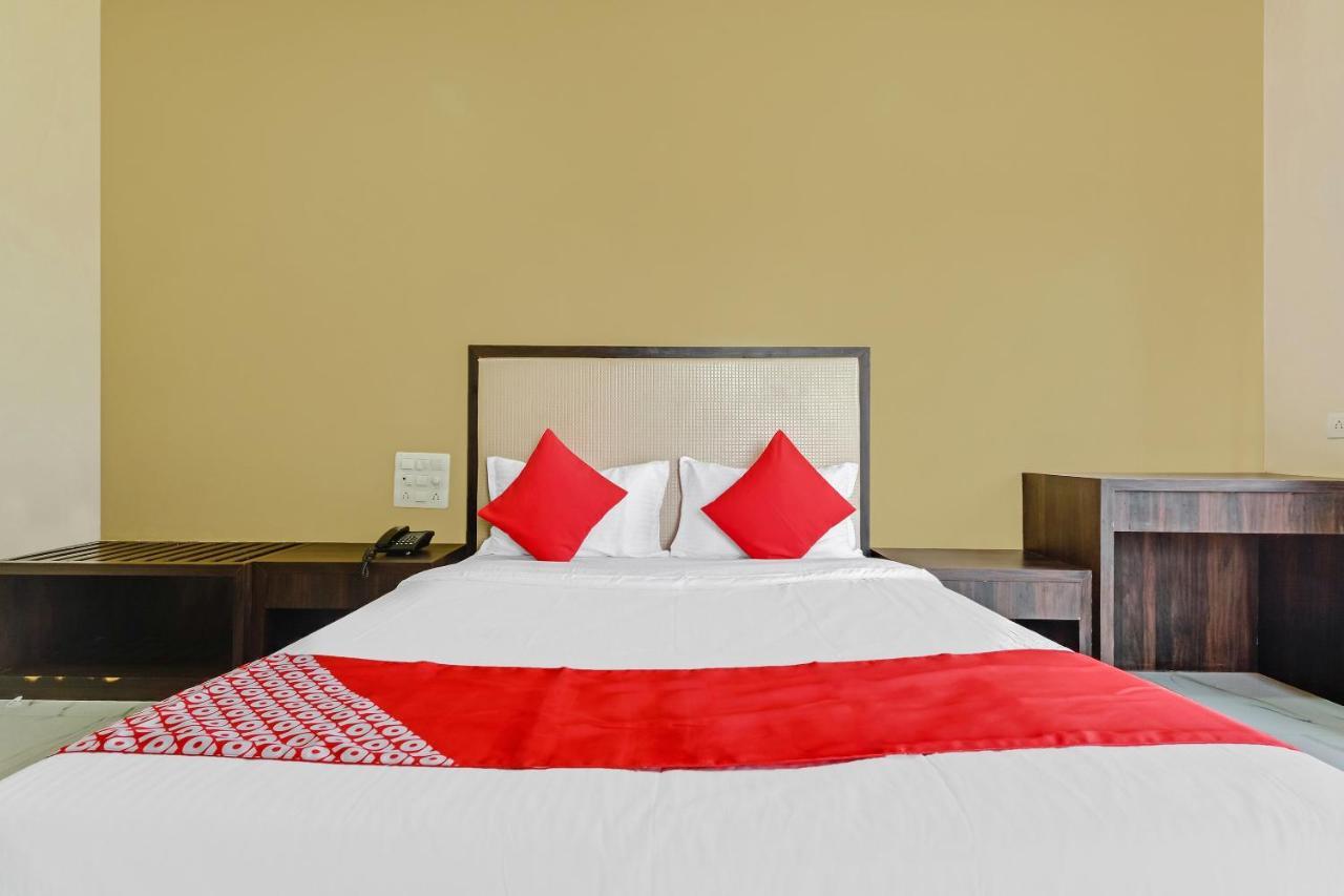 Oyo 48352 Hotel Bhagyalaxmi Kāla Kültér fotó
