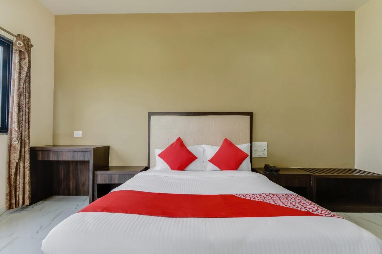 Oyo 48352 Hotel Bhagyalaxmi Kāla Kültér fotó