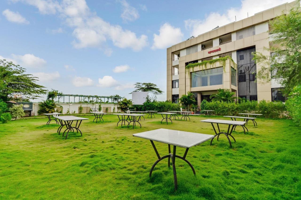 Oyo 48352 Hotel Bhagyalaxmi Kāla Kültér fotó