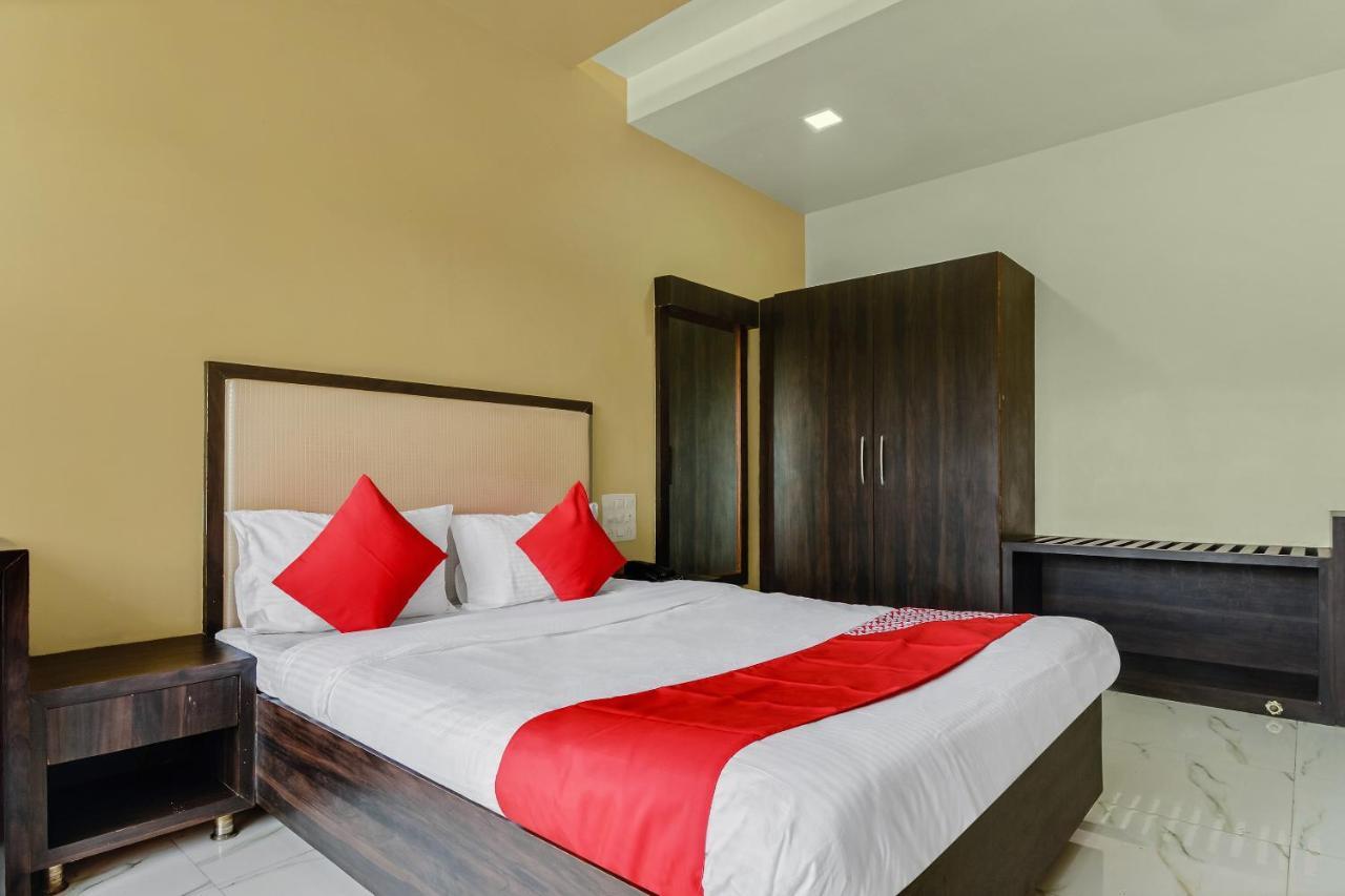 Oyo 48352 Hotel Bhagyalaxmi Kāla Kültér fotó