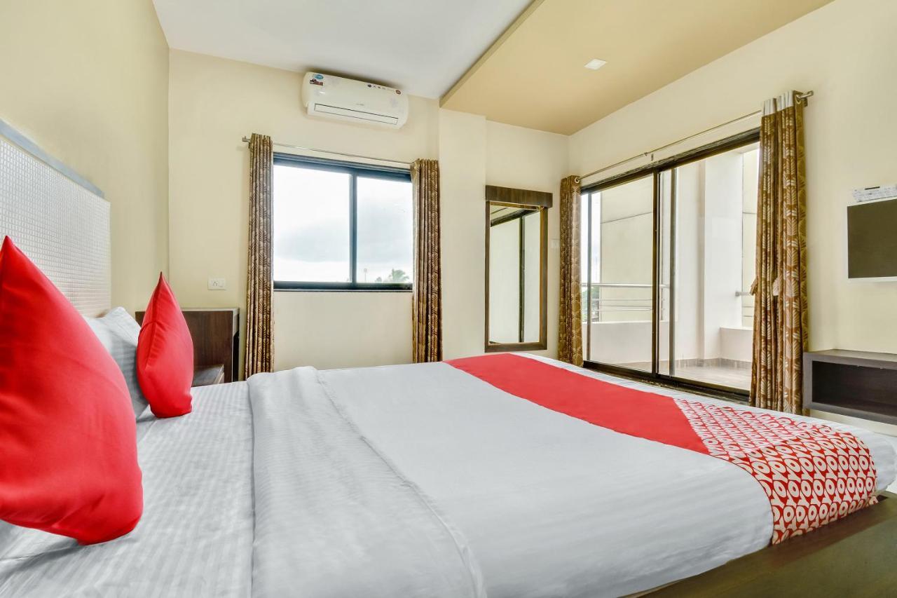 Oyo 48352 Hotel Bhagyalaxmi Kāla Kültér fotó