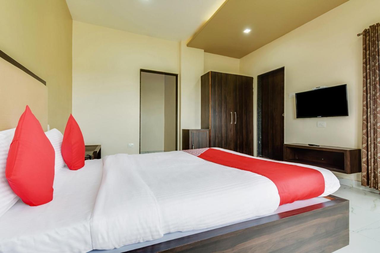 Oyo 48352 Hotel Bhagyalaxmi Kāla Kültér fotó