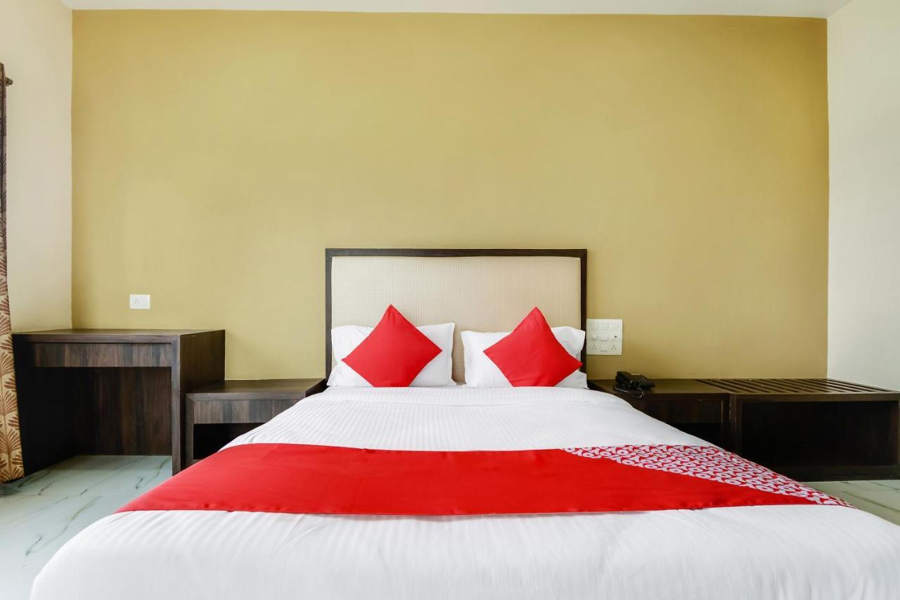 Oyo 48352 Hotel Bhagyalaxmi Kāla Kültér fotó