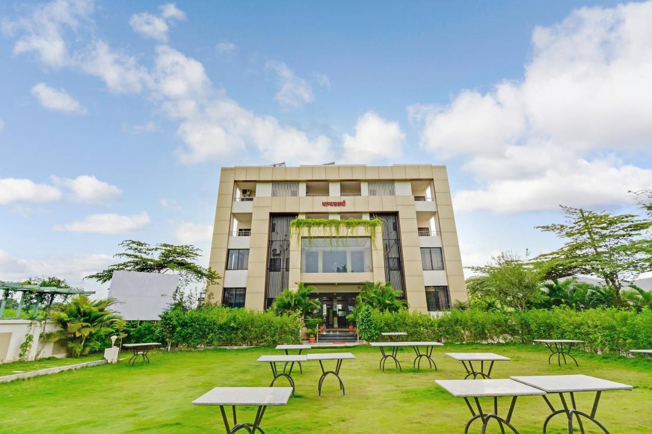 Oyo 48352 Hotel Bhagyalaxmi Kāla Kültér fotó