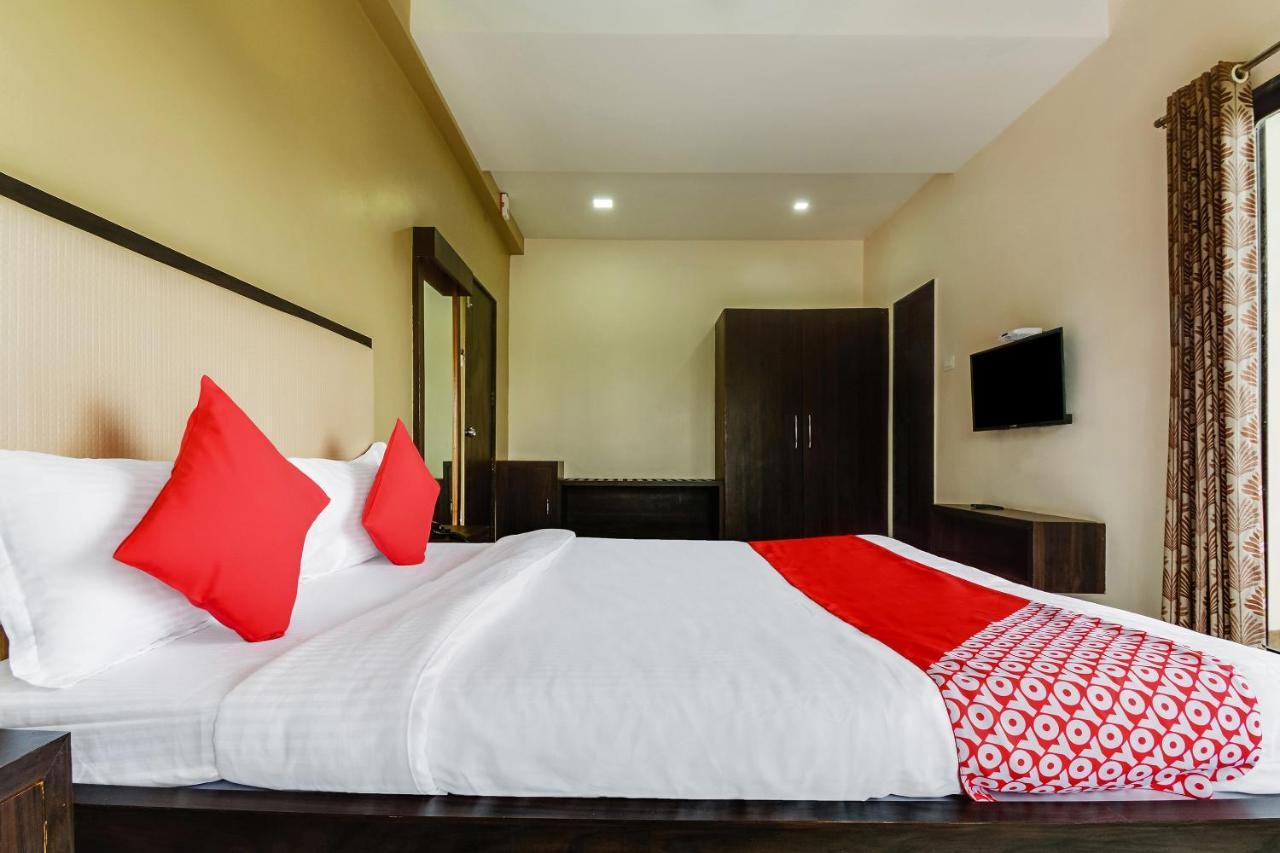 Oyo 48352 Hotel Bhagyalaxmi Kāla Kültér fotó